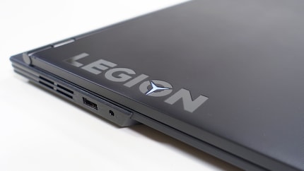 Only a white illuminated «O» indicates gaming.