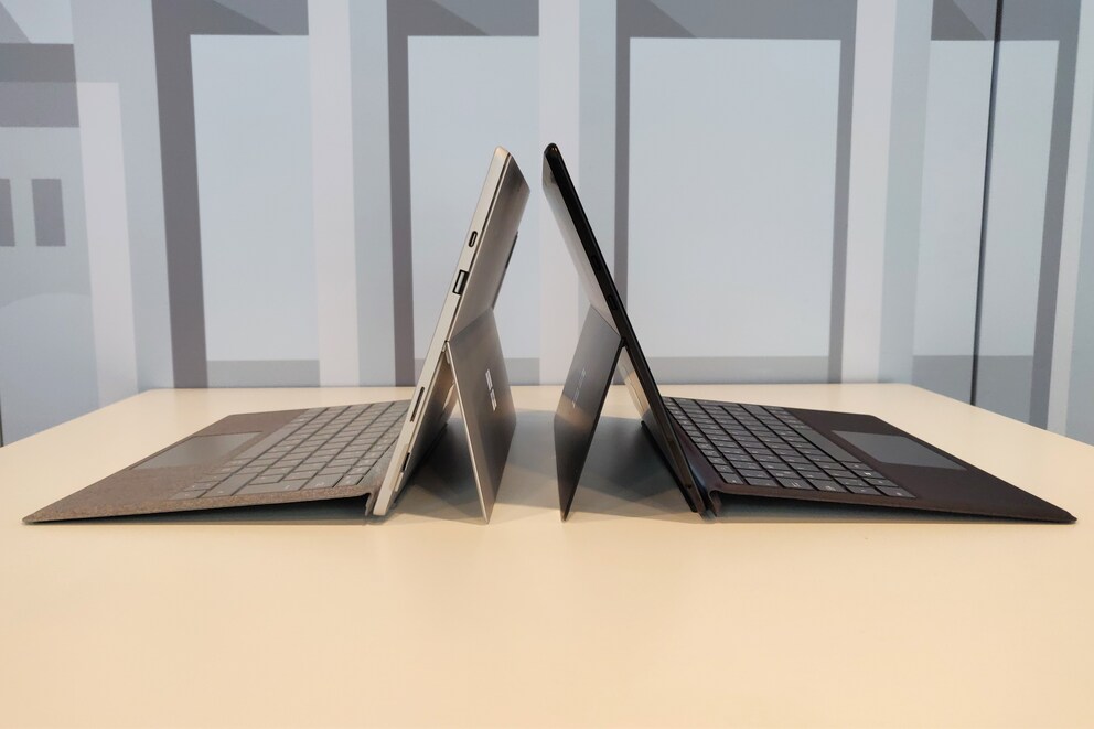 Die Anschlüsse befinden sich jeweils an der Seite des Tablets.