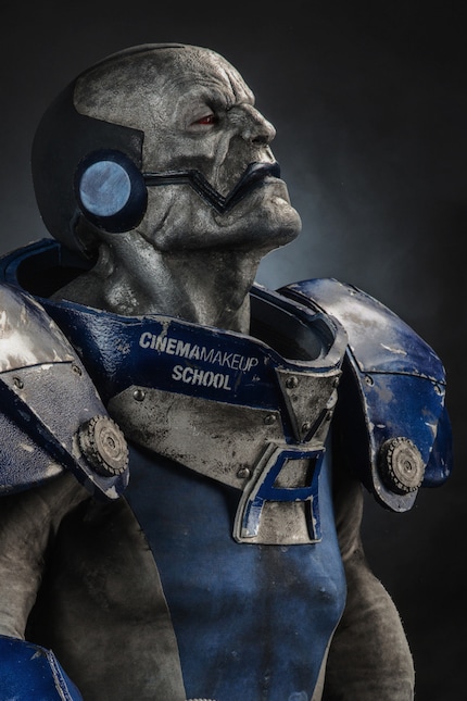 Apocalypse basierend auf dem X-Men Comicbuch für die San Diego ComicCon durch die Cinema Makeup School. Skulptur: Lee Joyner. Rüstung und Anzug: CMS Walter Welsh und Kelton Ching. Model: Mick Ignis