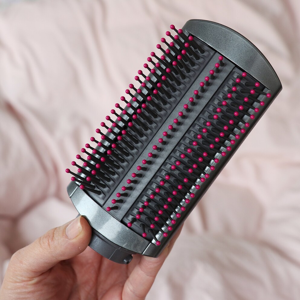 Wenn ich meine Haare glatt tragen möchte, greife ich entweder zur weichen Smoothing Bürste...