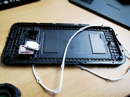 Die Dichtung des Nokia 800 Tough