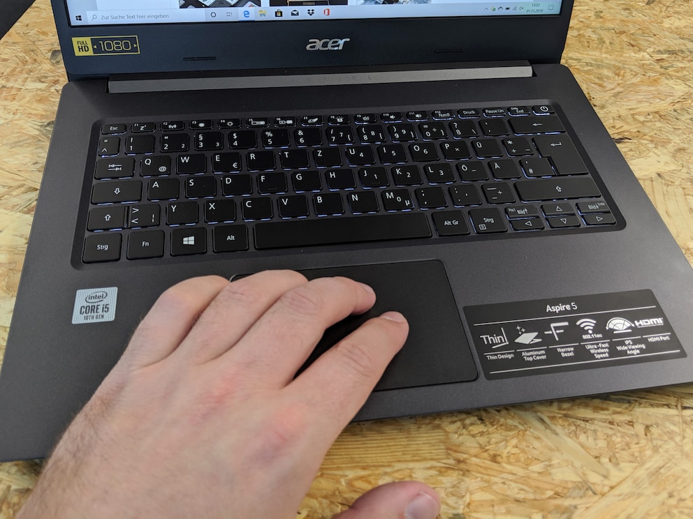 Die Hand kann lange auf dem Touchpad bleiben.