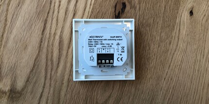 Einfache Montage und simples Aufsetzen – der Homematic-IP-Wandthermostat kann sich sehen lassen.