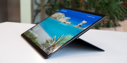 Thanks to the stand, the device can be set up at any conceivable angle.