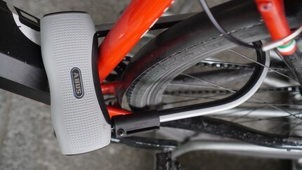 Das 770A SmartX ist mit 23 Zentimeter oder 30 Zentimeter Bügellänge erhältlich. Das ist die kürzere Variante.
