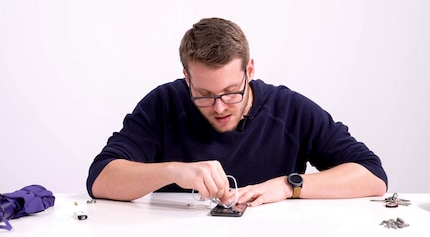 Mit viel Druck aufs Display gedrückt – kein Kratzer.