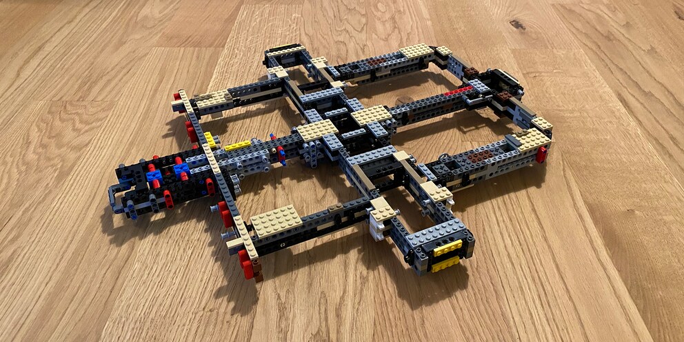 So sieht der Millennium Falcon nach Schritt 1 von 17 aus. Furchtbar… enttäuschend, nicht?