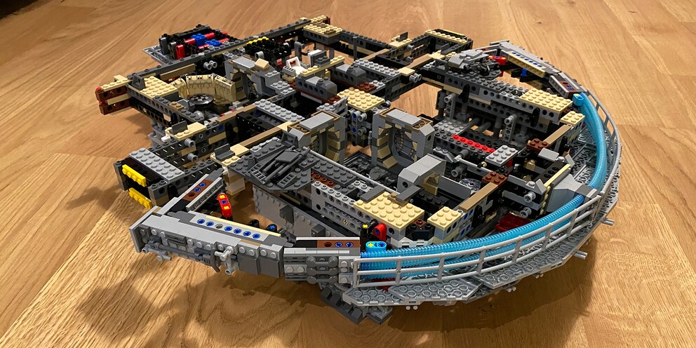 Nach acht Stunden respektive 6 von 17 Schritten: Das Heck des Millennium Falcon kann sich sehen lassen.