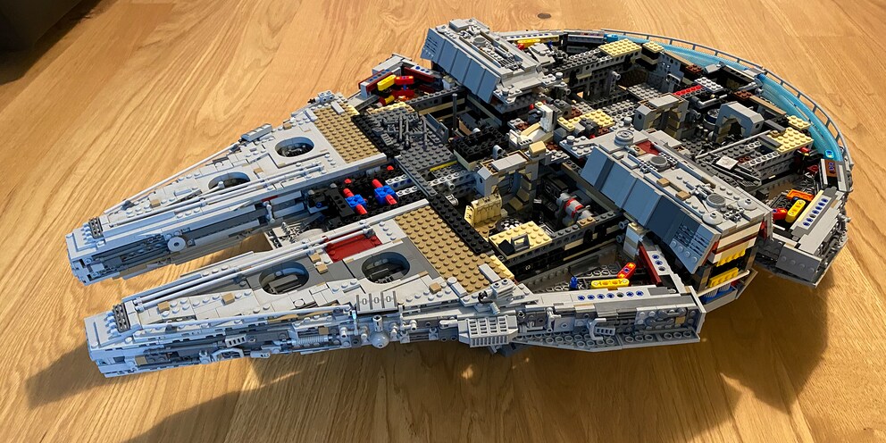 Nach vierzehn Stunden respektive 12 von 17 Schritten: Die Form des Millennium Falcon ist deutlich zu erkennen.
