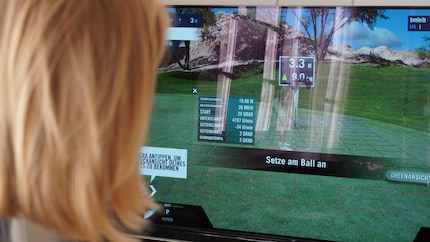 Although the game displays a lot of data, the feeling when putting is still not very realistic.