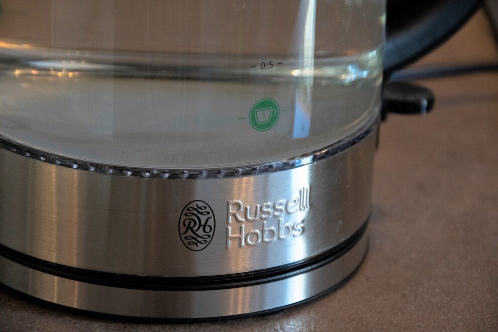 Als besonders praktisch hat sich die grüne Markierung erwiesen. Sie steht für 235 Milliliter, was genau einer Tasse Tee entspricht