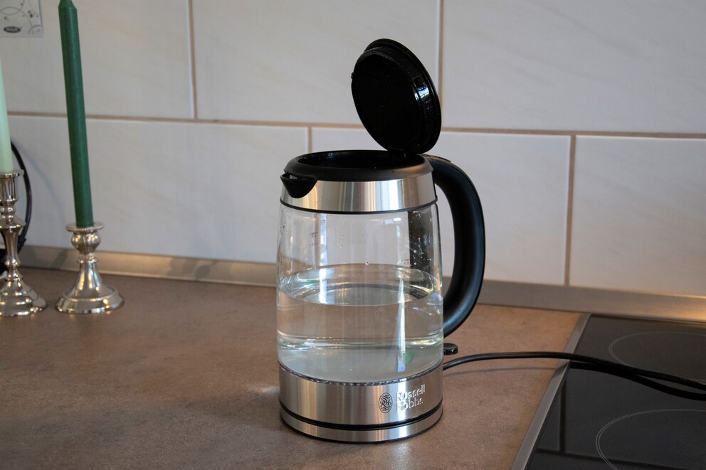 Der Glaswasserkocher fasst maximal 1,7 Liter