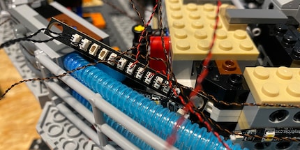 Der Kabelsalat wirkt verstörend – egal, wie klein oder gross die Kabel sind.