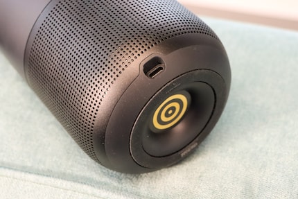 USB-C-Anschluss und Kontakt für die Ladeschale.