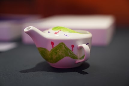 A personalised object: the sippy cup serves adults in need of care. At the moment, they are only available as plastic cups with a fork attachment. Bitten Stetter designs them out of ceramic.