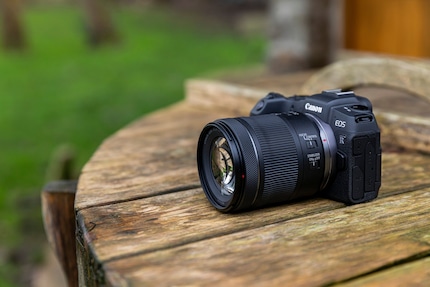 The compact RF 24-105 with the Canon EOS RP