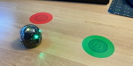 Golf auf dem Schreibtisch? Der Ozobot Evo macht's möglich.