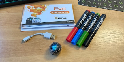 Es ist alles da, was der Ozobot Evo zum Funktionieren braucht.