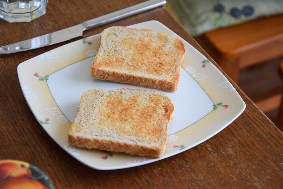 Toastbrote werden mit dem Stelio schön knusprig, aber ungleichmäßig getoastet.