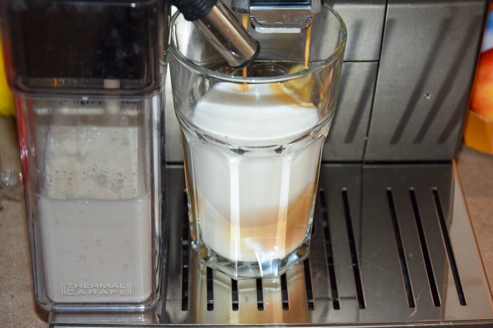 Hier entsteht gerade ein Latte Macchiato.