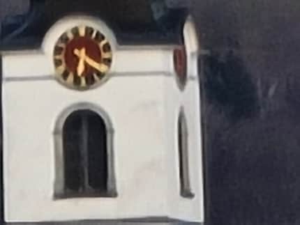 Der Kirchturm mit 100x Zoom