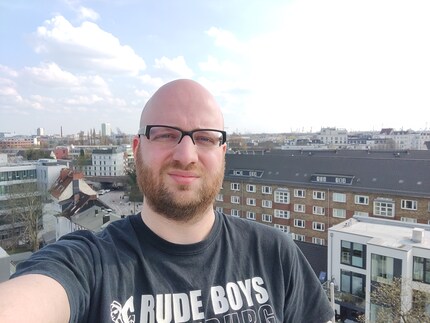 Selfie without HDR.