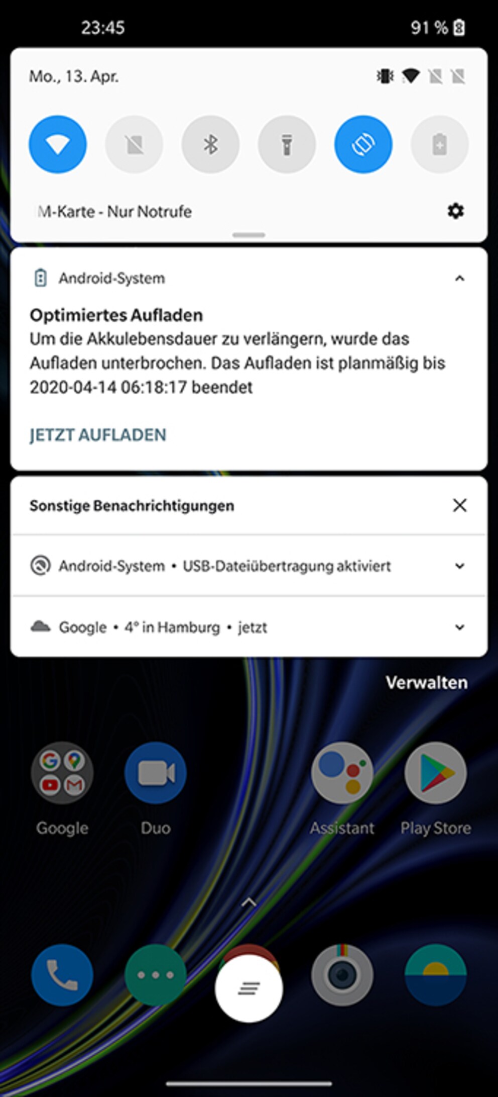 Ist der Akku voll genug, pausiert die Software den Ladevorgang.