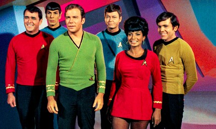 Nicht nur die 1960er waren knallig und kunterbunt, sondern auch der Star-Trek-Cast