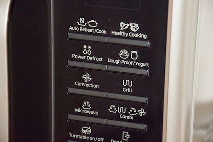 You select the automatic programmes using the buttons next to the door.