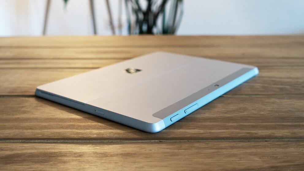 Nano SIM Slot, Powerknopf und Lautstärkenwippe.