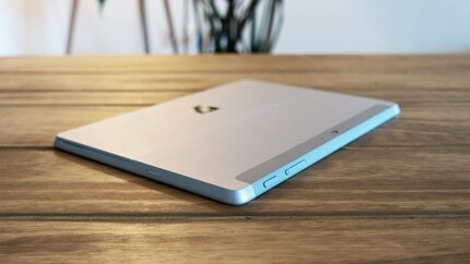 Nano SIM Slot, Powerknopf und Lautstärkenwippe.