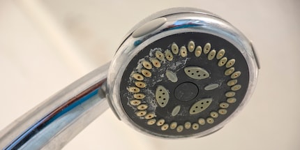 If your shower head is caked in limescale and all clogged up, it’s time for a soak in vinegar.