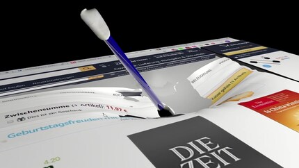 Das Wattestäbchen dient dazu, die digitale DNA – Ort, Zeit, IP-Adresse – eines Klicks aufzuschlüsseln. Bild: Felix Schulz