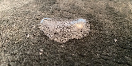 The more carbonated the mineral water, the more effective it is against stains.