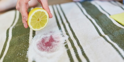 Lemon juice can even remove dark stains from light-coloured carpets.