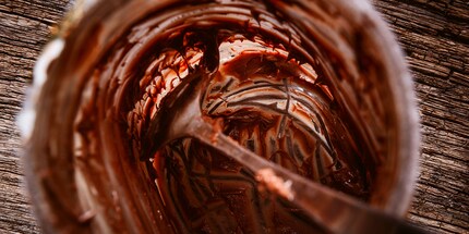 Sustainable chocolate drink: rinse the jar with milk instead of water.