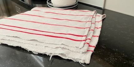 Gebrauchte Küchentücher eignen sich perfekt als Alternative zum Haushaltspapier.