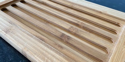 Holzschneidebretter sind genauso hygienisch wie Plastikunterlagen.
