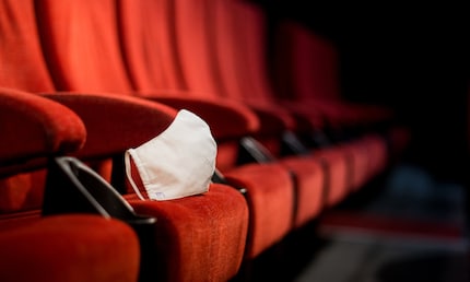 In den Pathé-Kinos mittlerweile Pflicht: Masken, um Mitarbeiter und Zuschauer gegenseitig zu schützen.