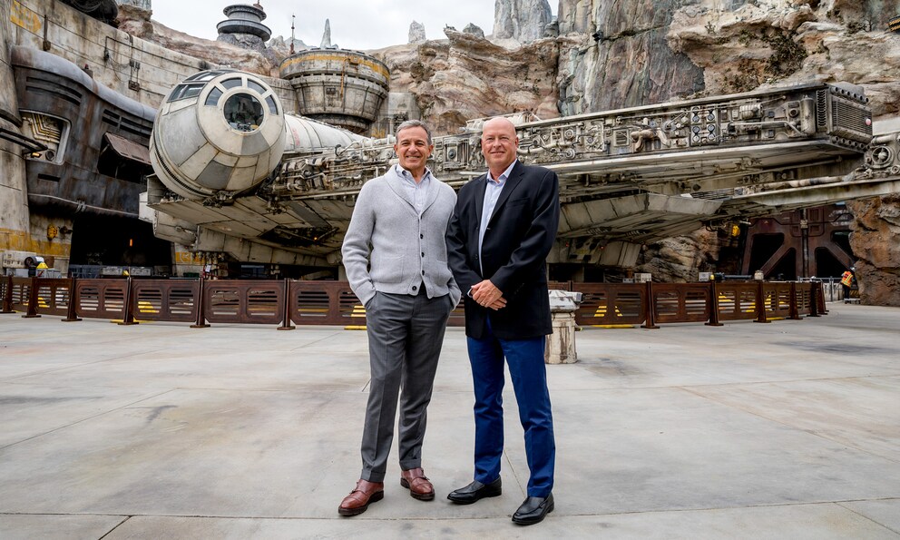 Ob Ex-Disney-CEO Bob Iger (links) das Mulan-Modell des neuen Disney-CEOs Bob Chapek (rechts) gutheisst?