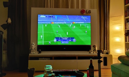 Macht sich auch beim Sport-Gucken gut, der LG GX.