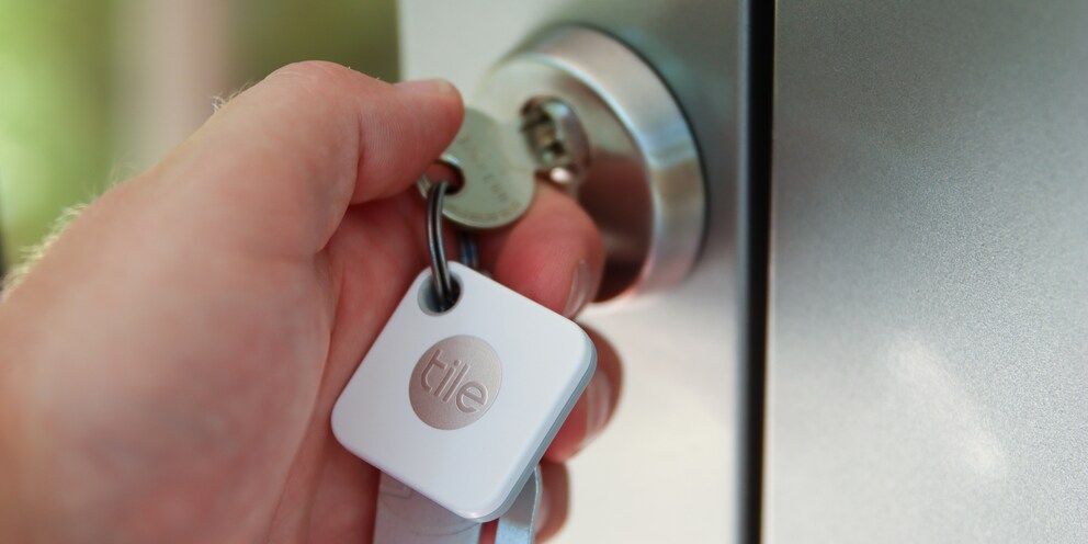 Der Tile Mate passt unter anderem an Schlüsselbund oder Hundehalsband.