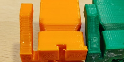 The warps on the right are slightly smaller than on the left.