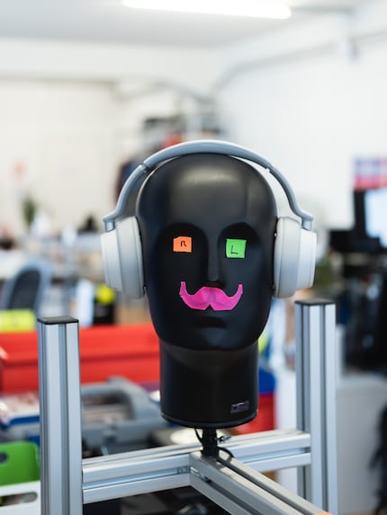 Der Noise-Kanzler mit Microsoft-Kopfhörern