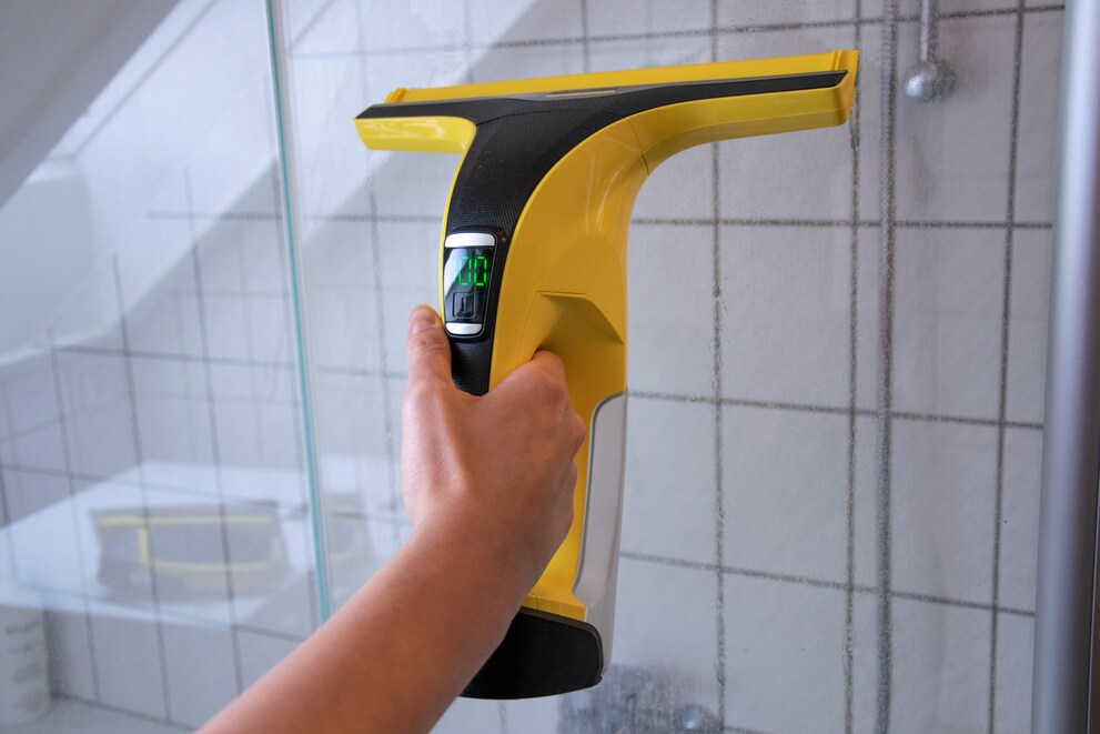 Kärcher WV6 im Badezimmereinsatz.