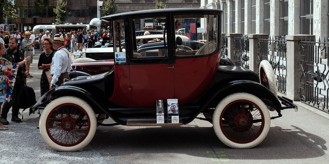 Detroit Electric 1918: Teslas Urgrossvater, sein Besitzer und die Suche nach dem Lächeln