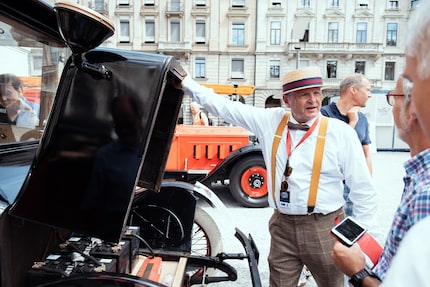 Electric cars were already cruising the streets back in 1918.