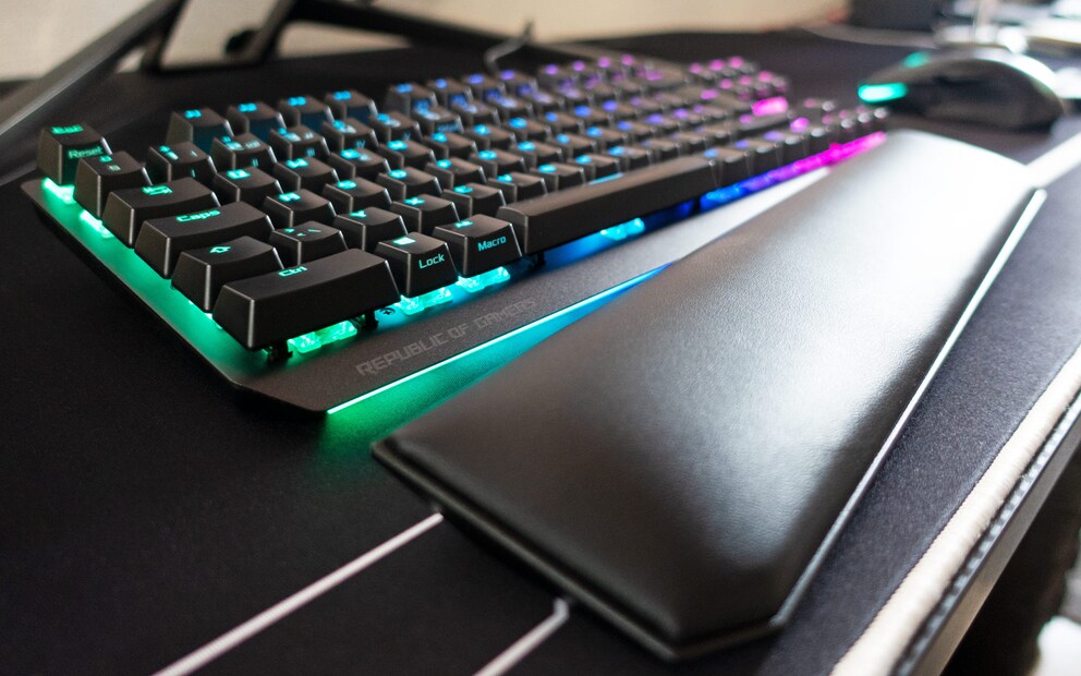 Handballenauflage verdeckt die RGB LED Light Bar.