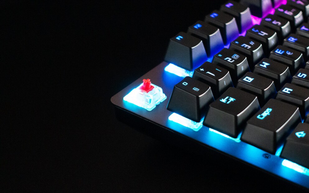 Roter Cherry MX RGB Switch.