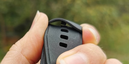 Common in sports watches, less so in normal ones: the strange tooth-like fastener thing on the strap
